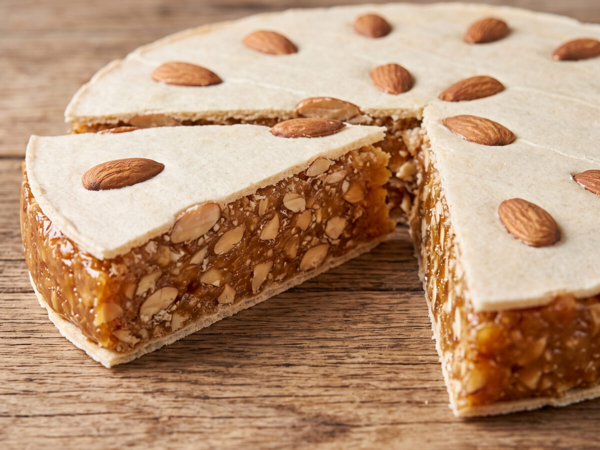Alajú aus Cuenca: Honig-Mandel-Torte mit Obleas
