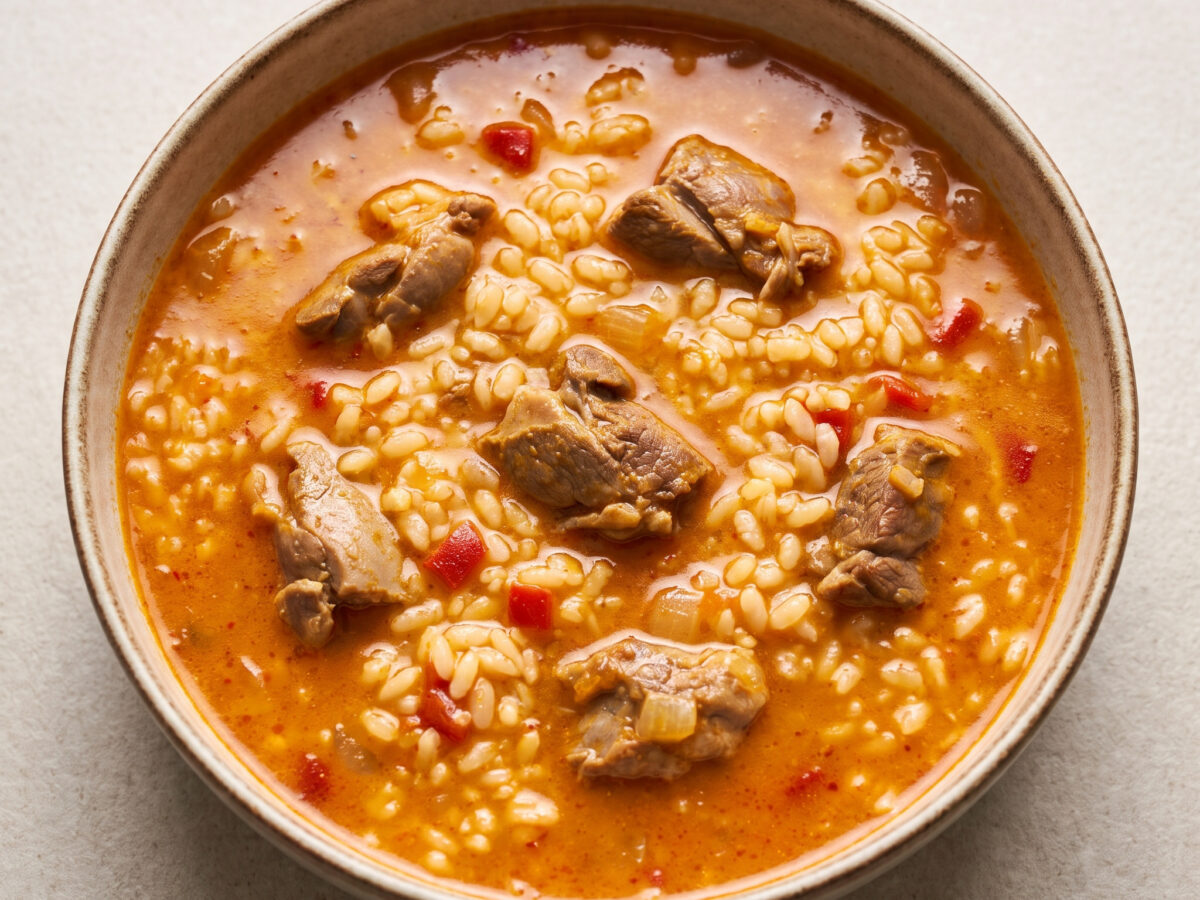 Arroz caldoso con liebre aus Castilla-La Mancha