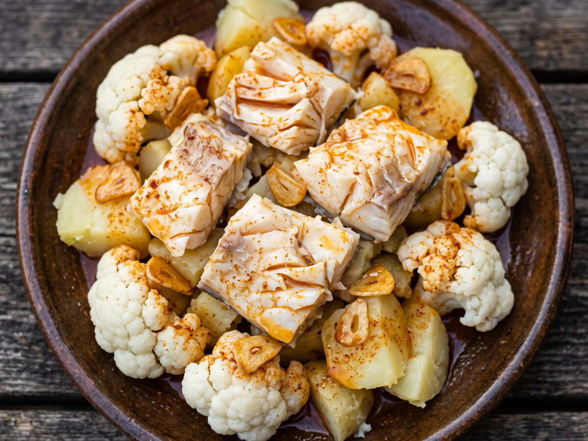 Bacalao con coliflor a la gallega