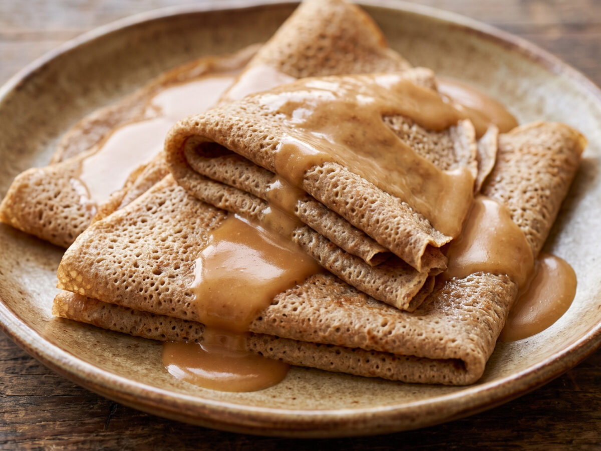 Creps de fajol mit Ratafia-Sauce