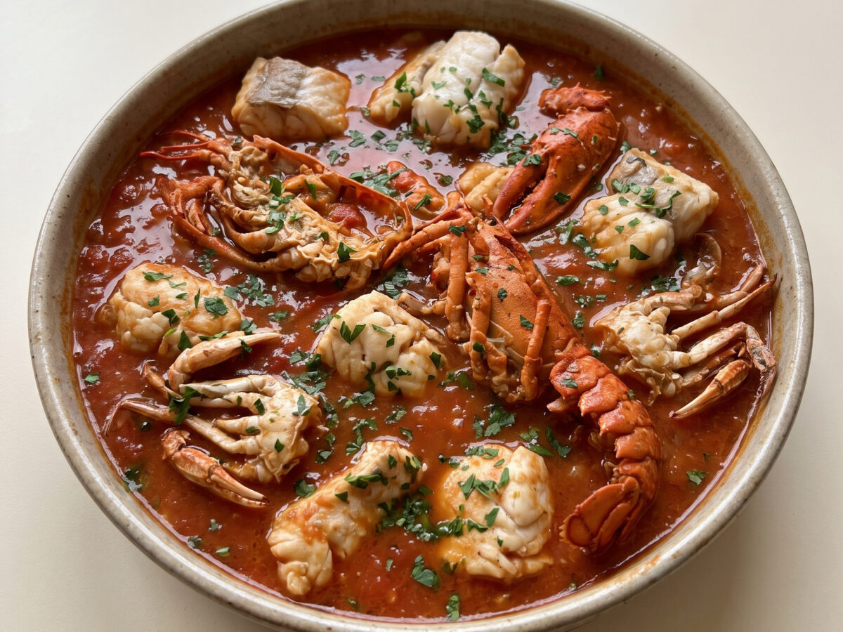Caldereta de pescado y marisco aus Asturien