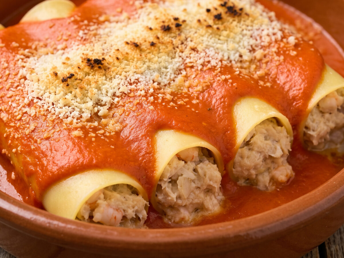 Canelones de merluza mit Piquillo-Sauce