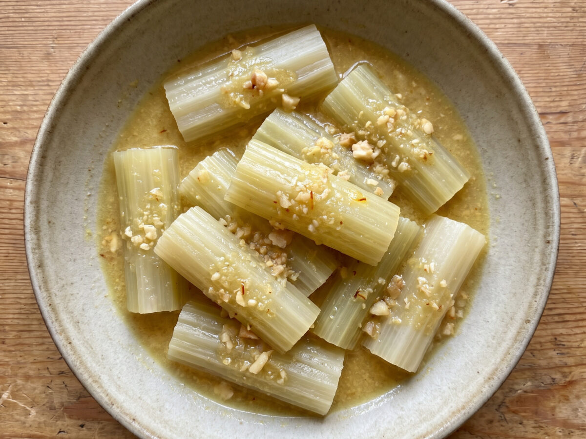 Cardo con salsa de almendras aus Aragón