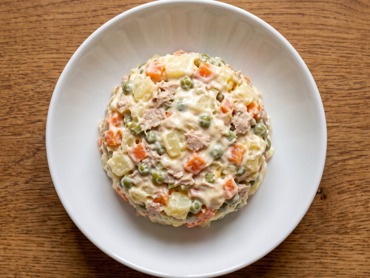 Ensaladilla rusa mit Ofenkartoffeln und Piparras