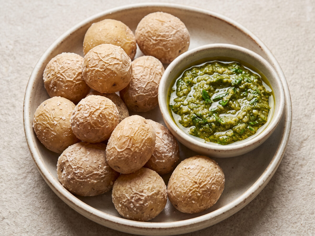 Papas arrugadas mit Mojo verde