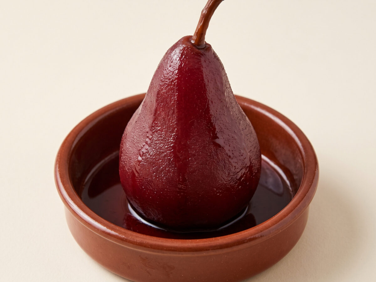 Peres amb vi – mallorquinische Birnen in Rotwein