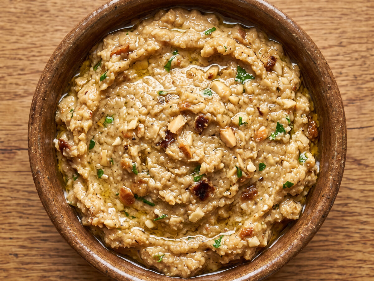 Picada valenciana: Mandel-Knoblauch-Sauce aus dem Mörser