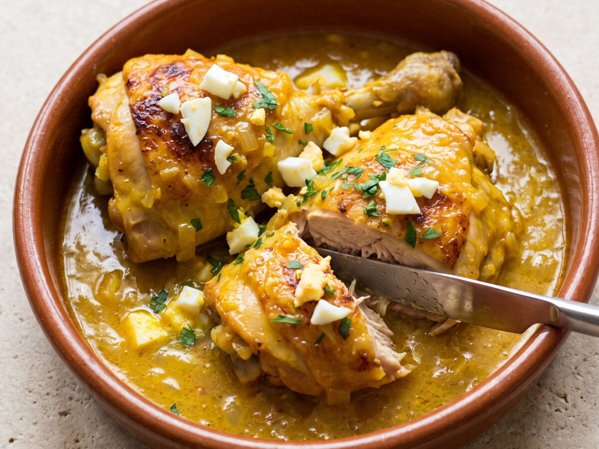 Pollo a la andaluza – andalusisches Huhn mit Mandel-Ei-Sauce