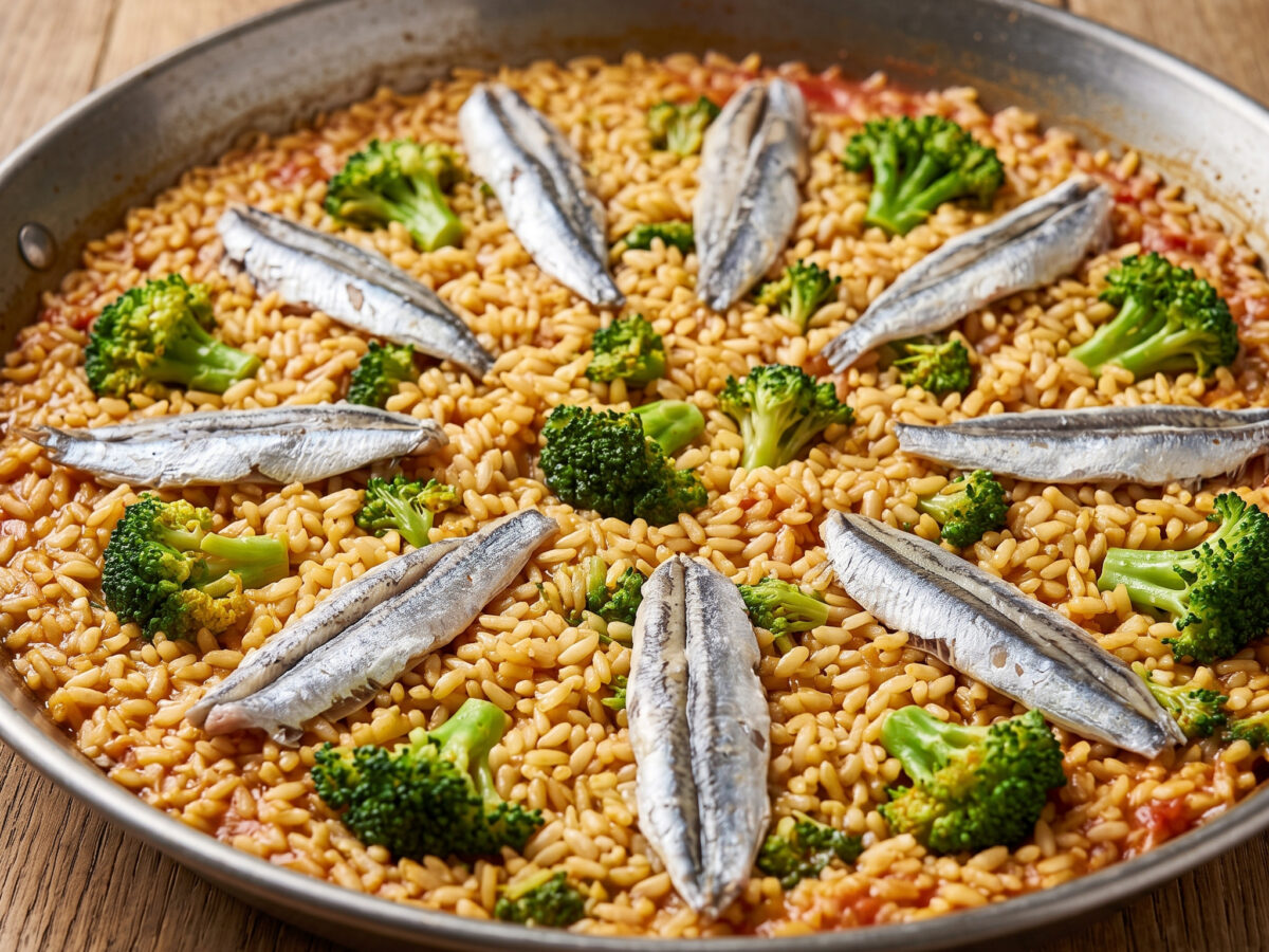 Reis aus Murcia mit Brécol und Boquerones
