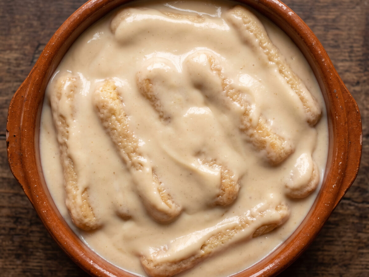 Sopà: Valencianische Mandelcreme mit Löffelbiskuits
