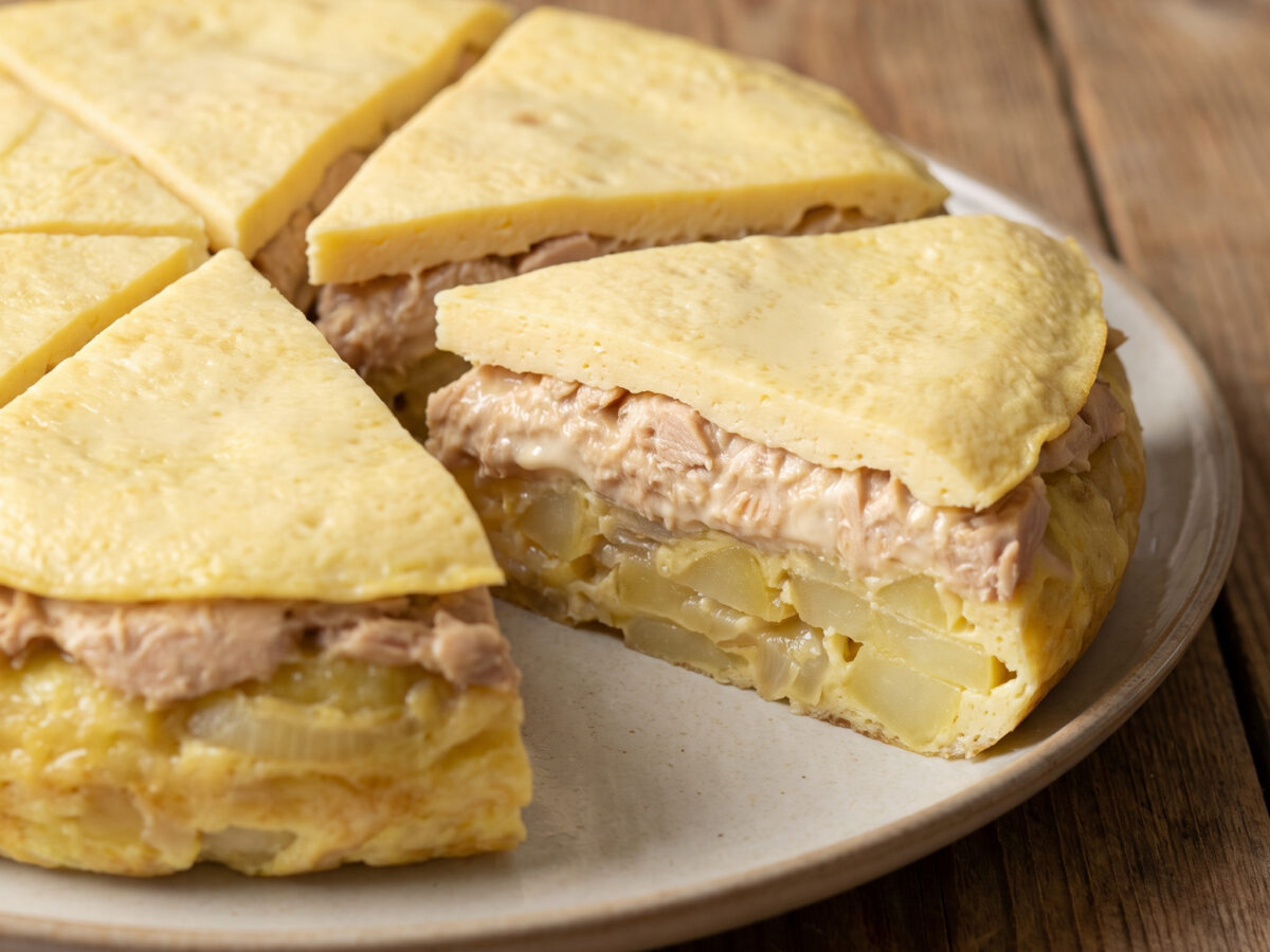 Tortilla Santanderina: Kartoffeltortilla mit Bonito-Haube