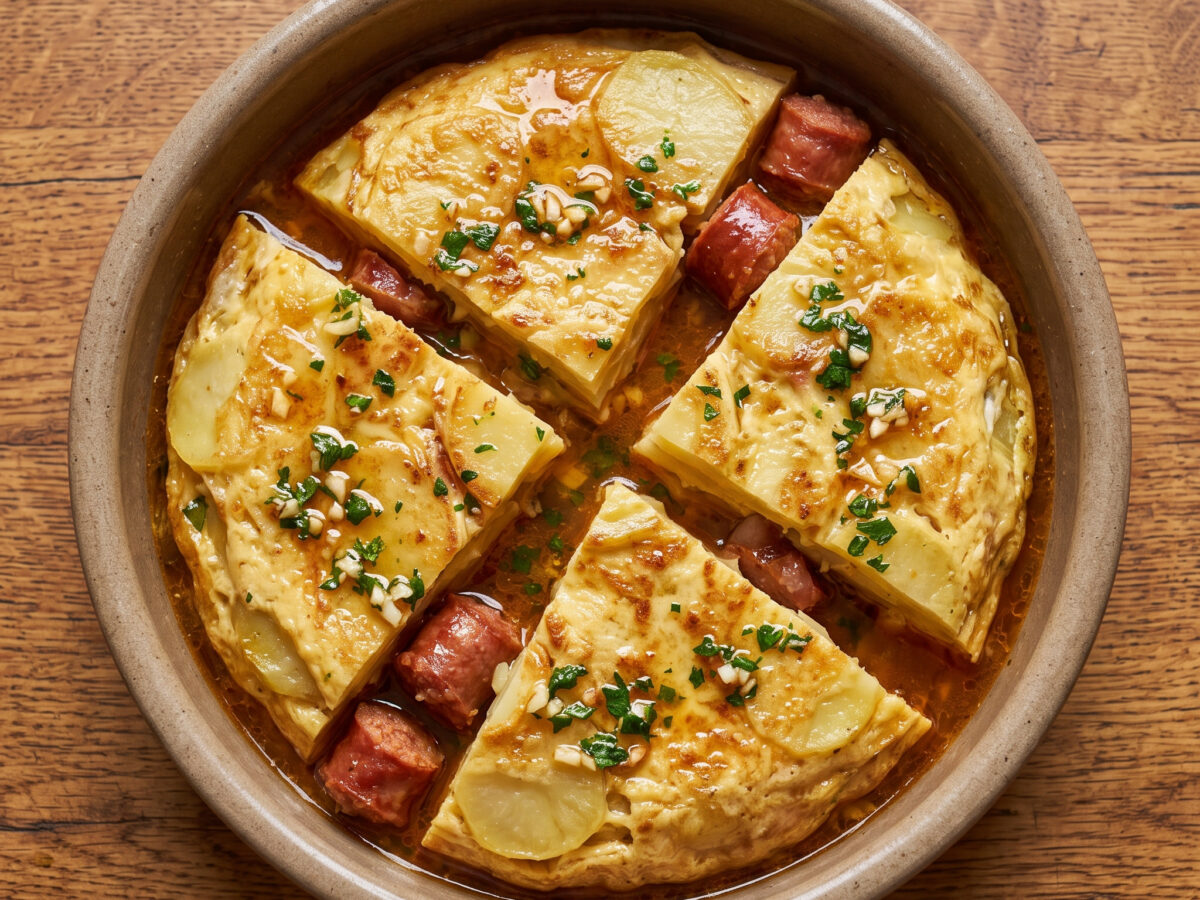 Truita de patata en suquet: Tortilla mit Longaniza-Sud